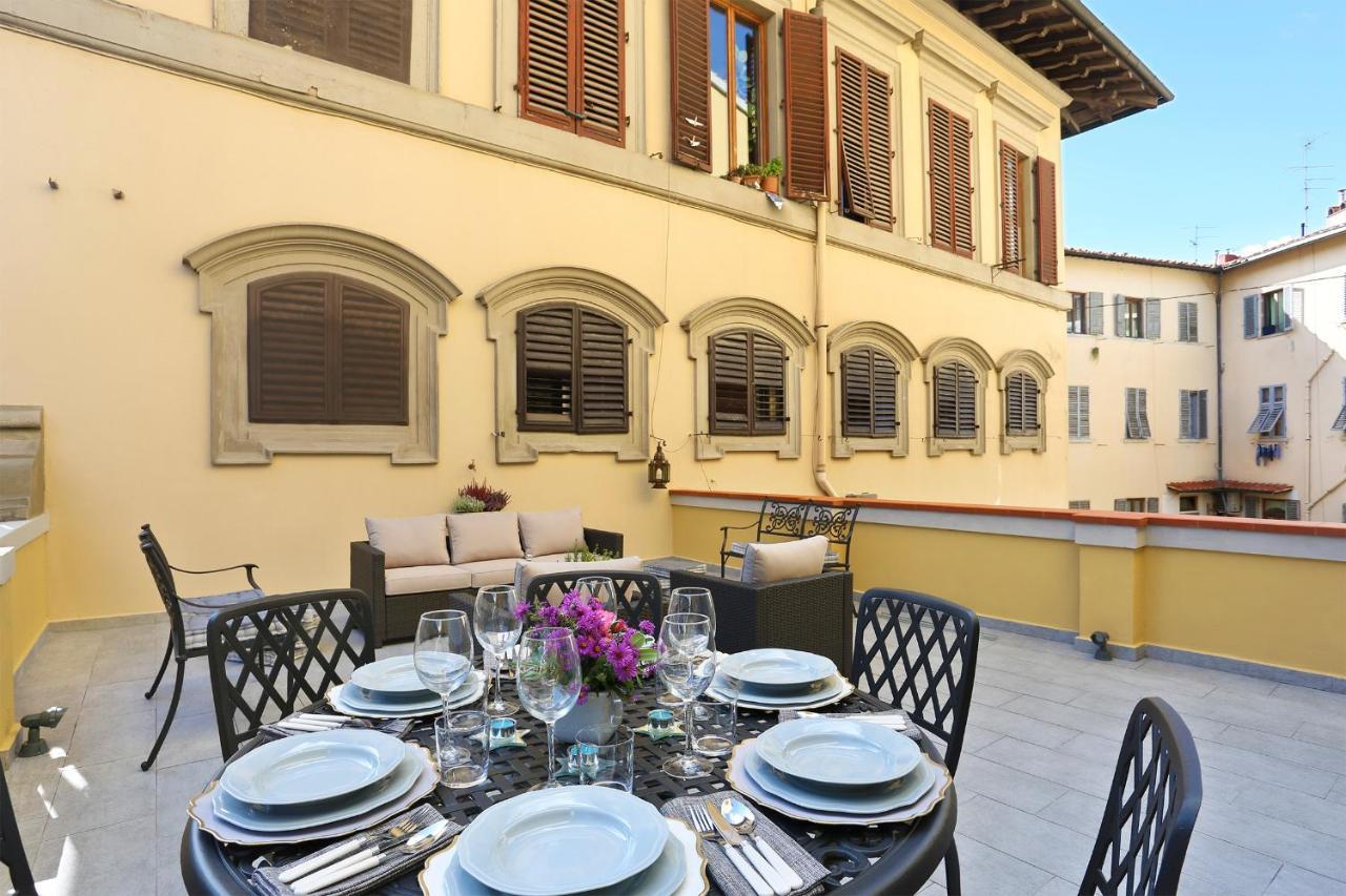 Design Apartment In The Heart Of Florence - Hosted By Sweetstay ภายนอก รูปภาพ