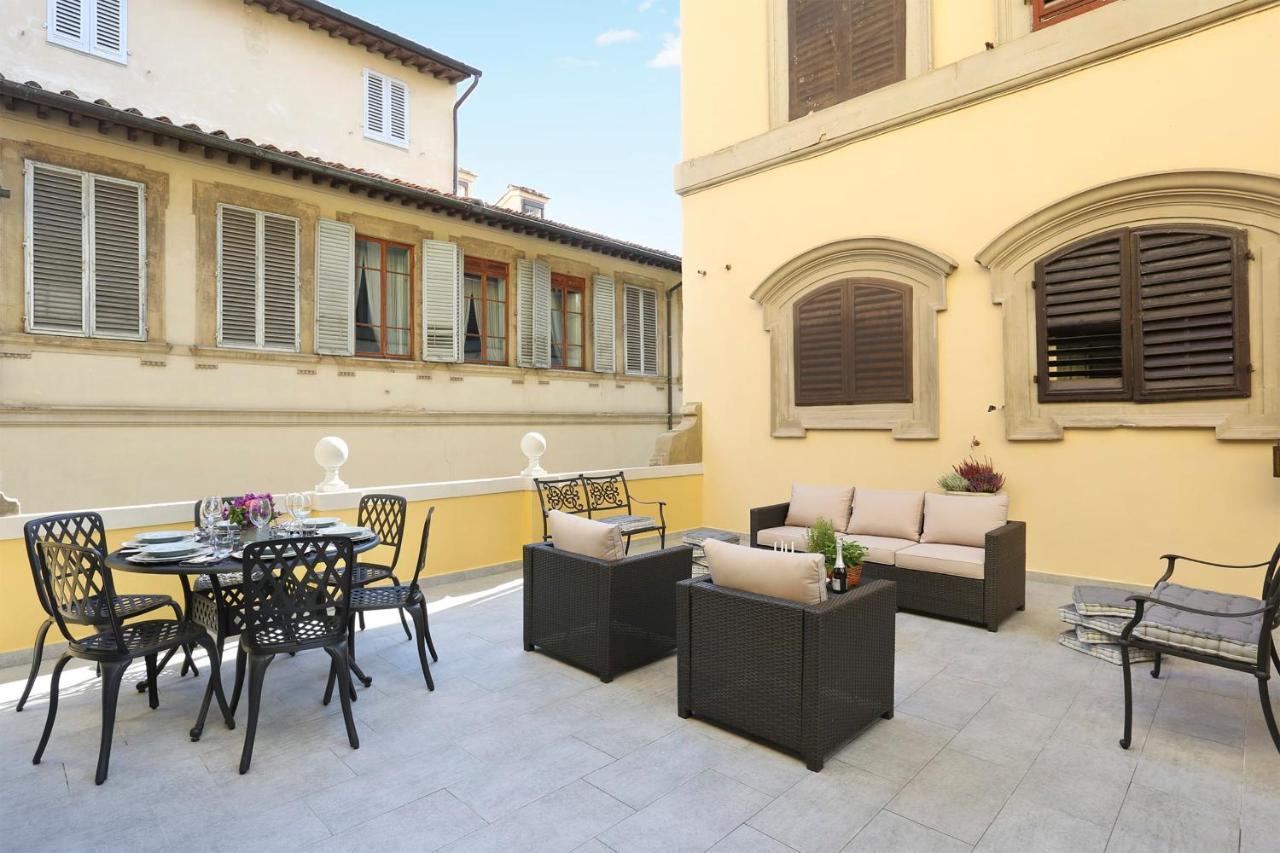 Design Apartment In The Heart Of Florence - Hosted By Sweetstay ภายนอก รูปภาพ
